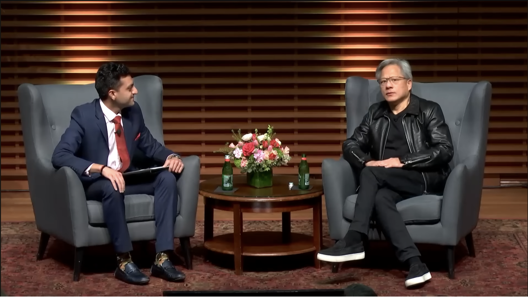 CEO Jensen Huang trong cuộc trò chuyện tại khoa Kinh doanh sau đại học của trường Stanford hôm 6/3. Ảnh chụp màn hình