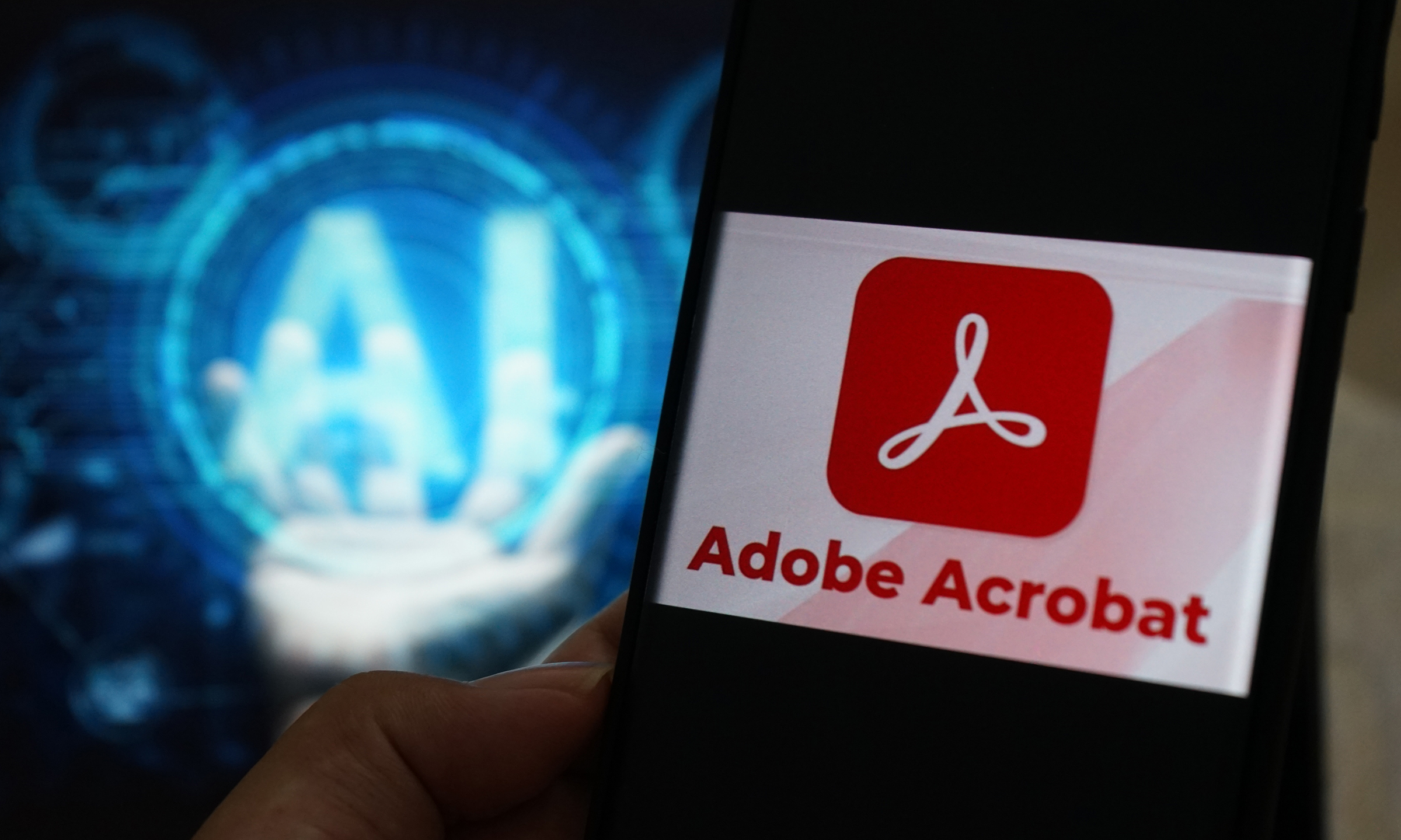 Biểu tượng Adobe Acrobat hiển thị trên một chiếc smartphone. Ảnh: Bảo Lâm