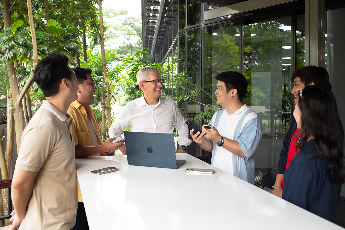 CEO Apple gặp gỡ các nhà sáng tạo nội dung tại Indonesia. Ảnh: Apple/X Tim Cook