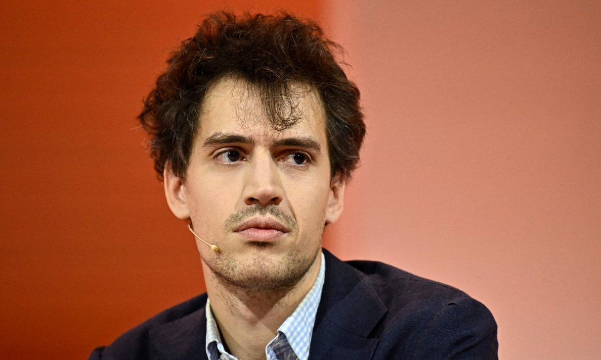 Arthur Mensch tại phiên thảo luận ở VivaTech hôm 22/5. Ảnh: AFP