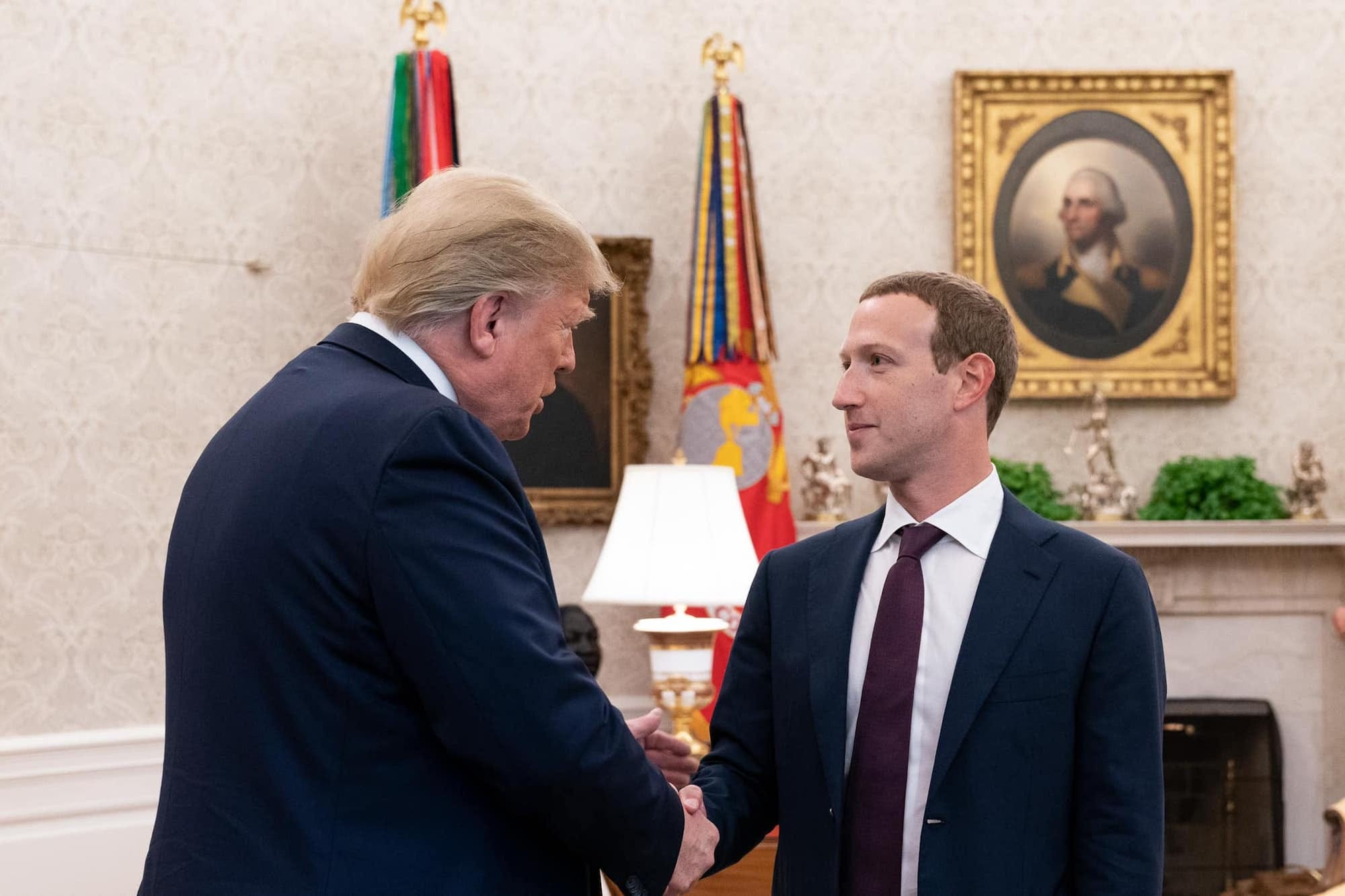Ông Donald Trump chia sẻ một bức ảnh trên Facebook về cuộc gặp với Mark Zuckerberg vào ngày 19/9/2019 khi còn là Tổng thống Mỹ. Ảnh: Donald Trump/Facebook