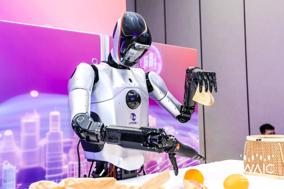 Robot Thiên Long trong hình hài đầy đủ. Ảnh: WAIC