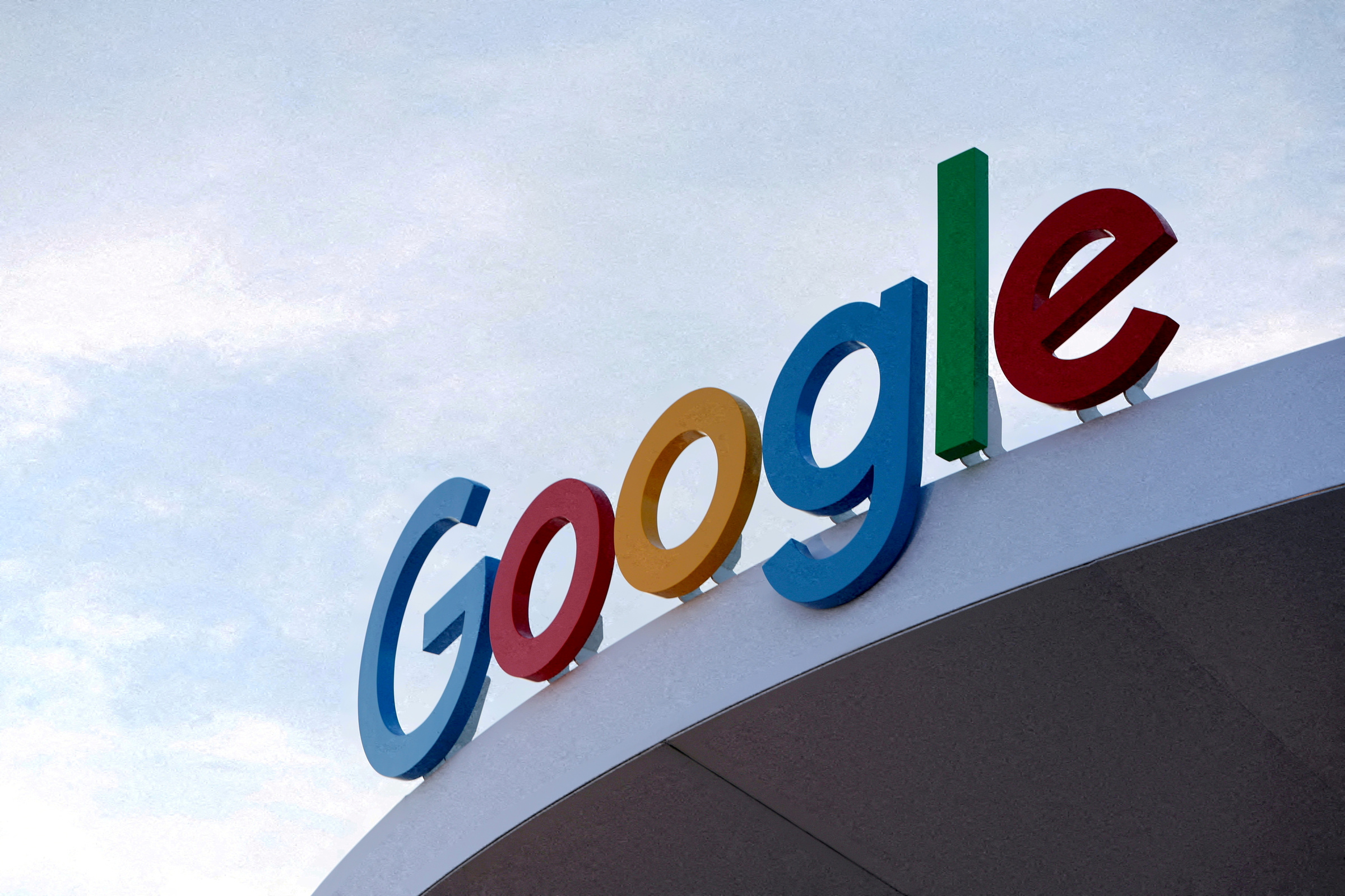 Logo Google tại văn phòng ở Las Vegas, chụp hồi đầu năm nay. Ảnh: Reuters