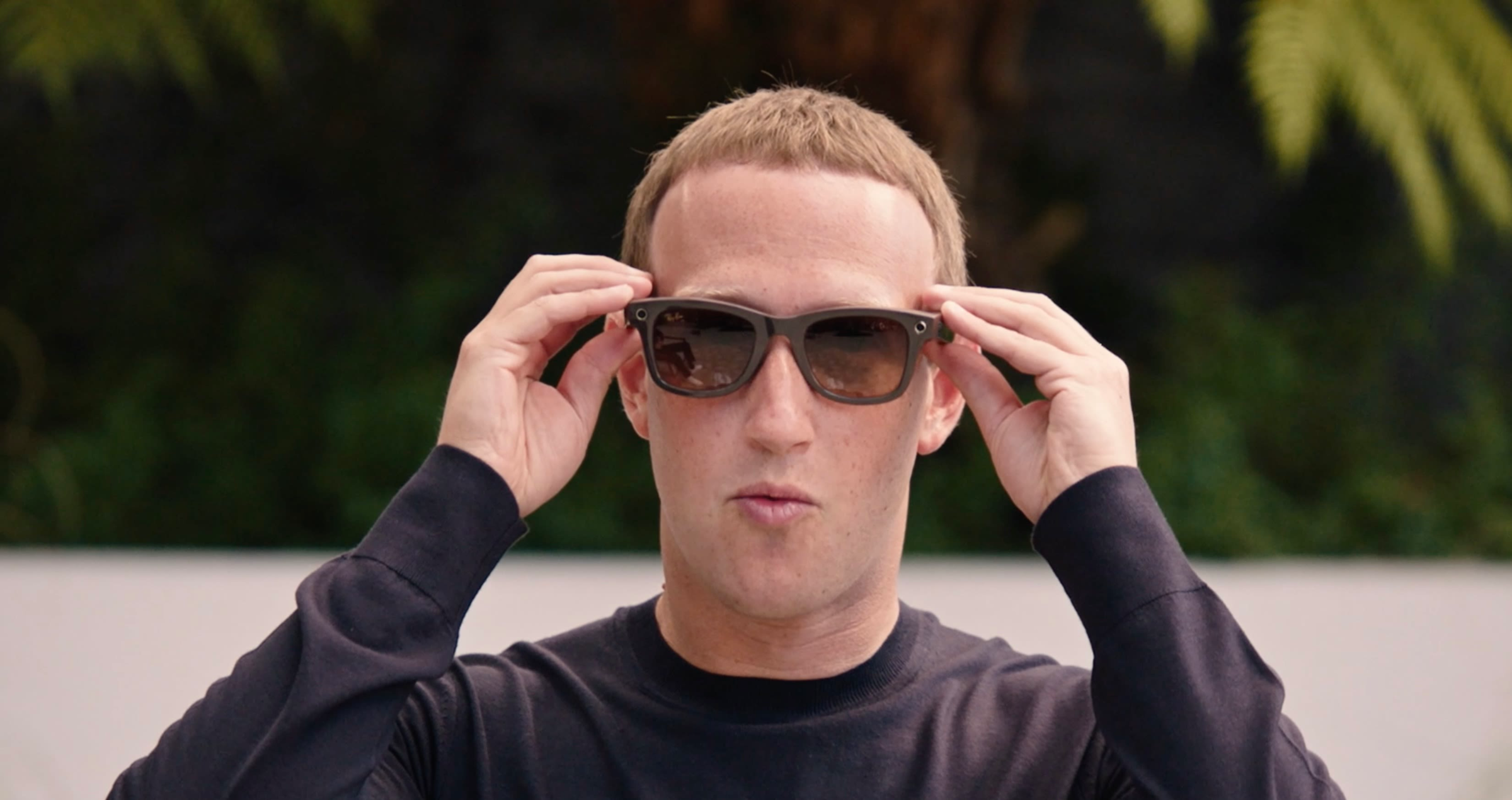 Mark Zuckerberg đeo kính Meta Rayban. Ảnh: Instagram/zuck