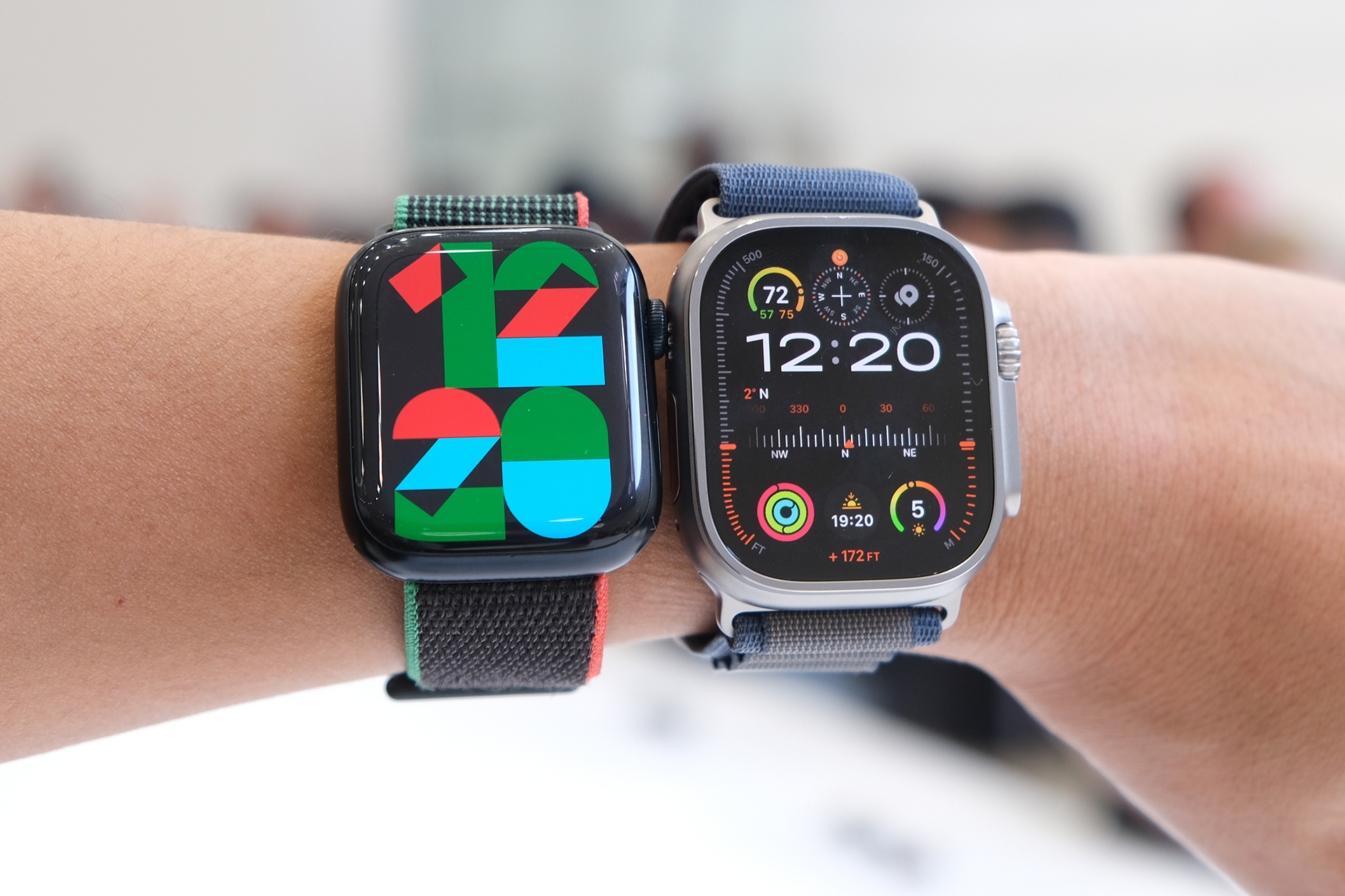 Đồng hồ Apple Watch Series 9 và Watch Ultra 2 trong buổi ra mắt tại Mỹ. Ảnh: Tuấn Hưng