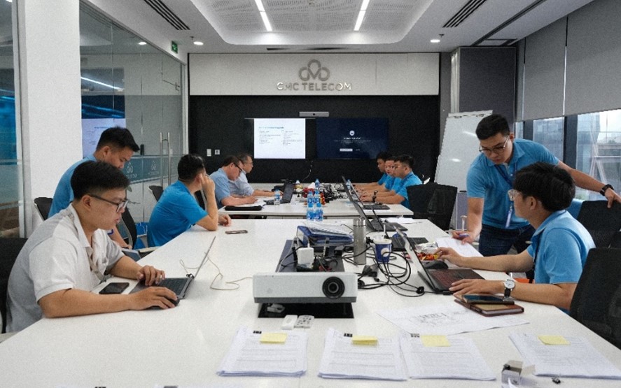Đội ngũ kỹ thuật viên của CMC Telecom. Ảnh: CMC Telecom