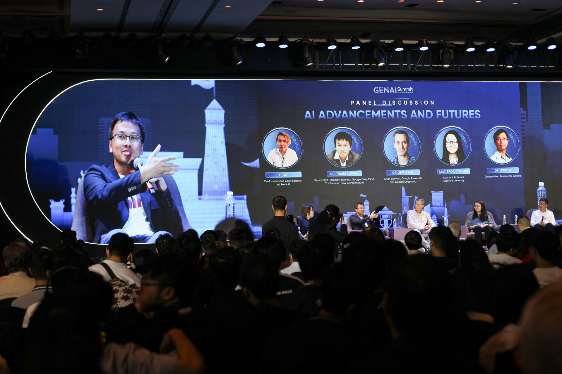 Tiến sĩ Thắng Lương cùng các chuyên gia quốc tế thảo luận về AI tại sự kiện GenAI Summit 2024, diễn ra hôm 18/8, tại TP HCM. Ảnh: Khương Nha