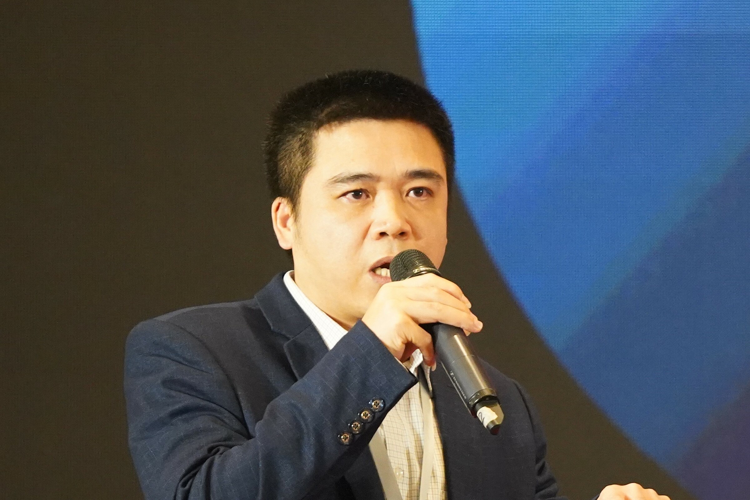 Ông Khương Văn Chiện chia sẻ tại sự kiện. Ảnh: Lưu Quý