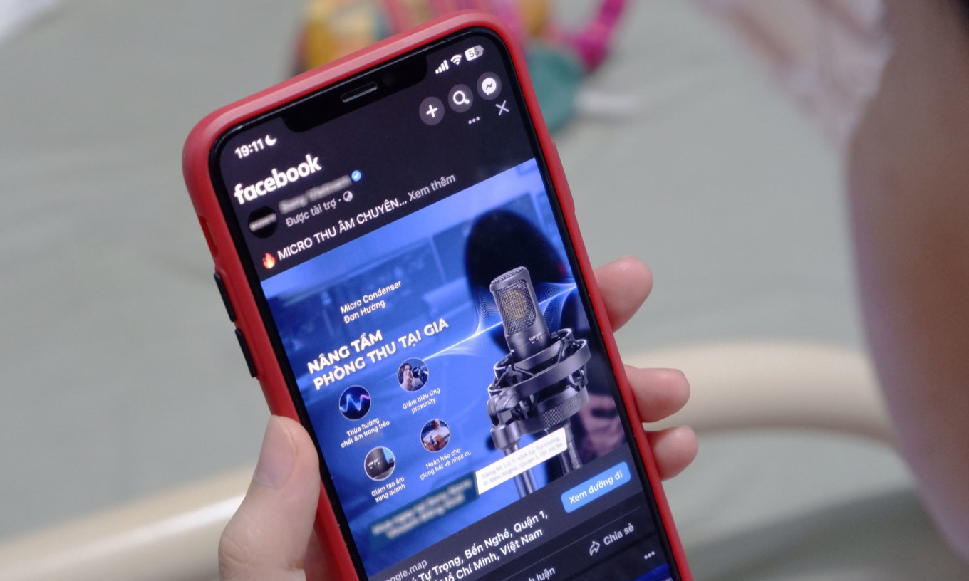 Một quảng cáo micro thu âm được đề xuất cho người dùng Facebook. Ảnh: Khương Nha