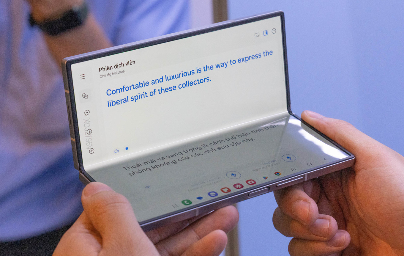 Tính năng phiên dịch trực tiếp bằng AI, được xử lý ngay trên Galaxy Z Fold6, không cần kết nối Internet. Ảnh: Huy Đức