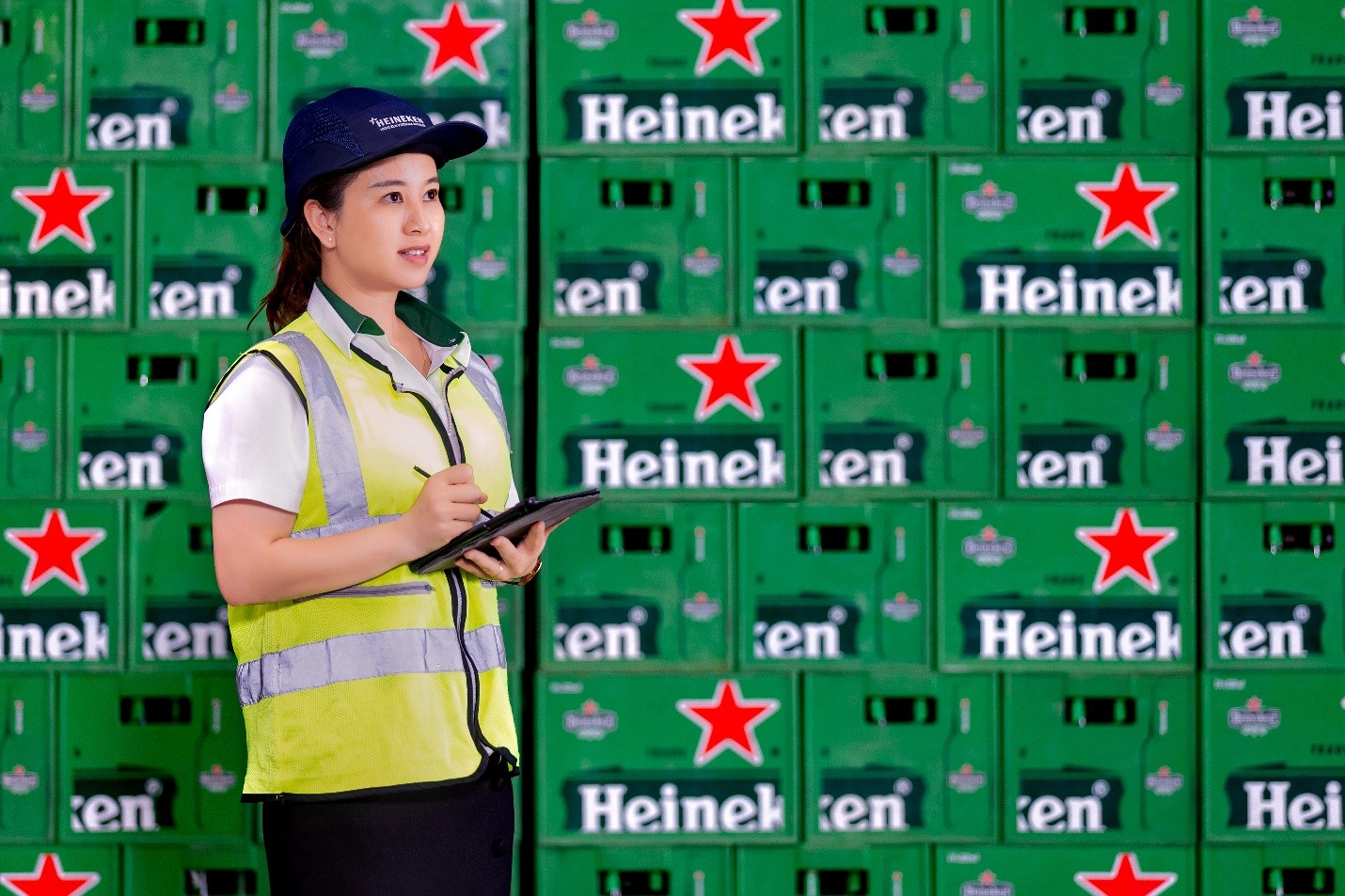 Nhân viên tại nhà máy của Heineken. Ảnh: HVN