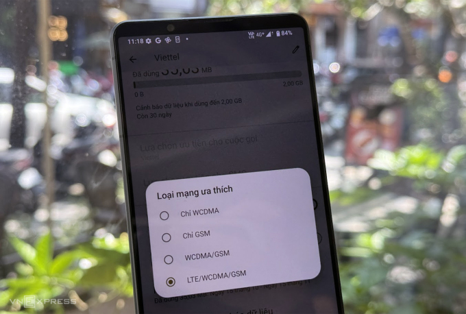 Phần cài đặt của một chiếc Xperia 1 Mark VI không có tùy chọn kết nối 5G. Ảnh: Hoài Anh