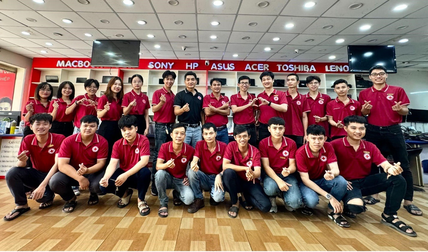 Đội ngũ kỹ thuật viên của Saigon Computer. Ảnh: Saigon Computer