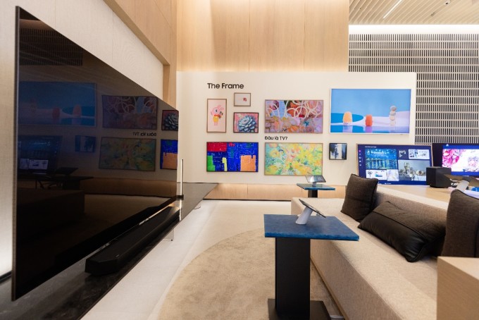 Không gian trải nghiệm sản phẩm tại Samsung West Lake, tọa lạc tại trung tâm thương mại Lotte. Ảnh: Samsung