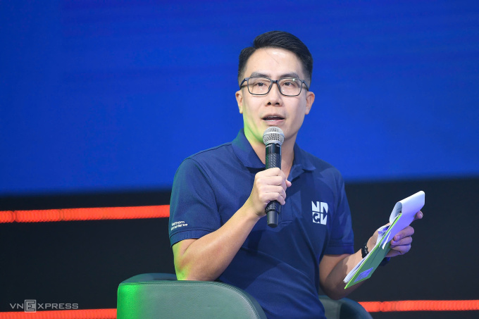 Ông Ngô Mạnh Cường dẫn dắt phiên tọa đàm về thể thao điện tử. Ảnh: Trần Quỳnh