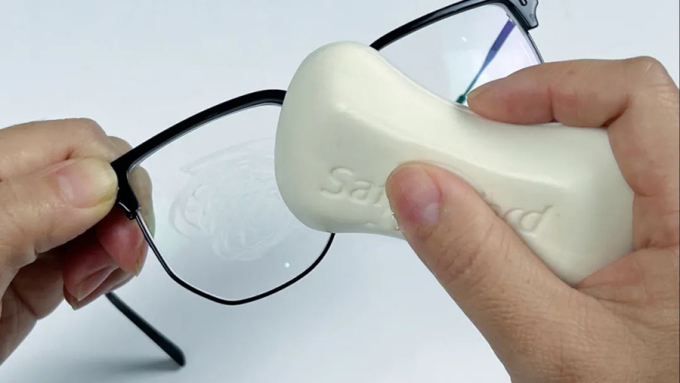 Mẹo xử lý kính trầy xước, mờ đục - 1