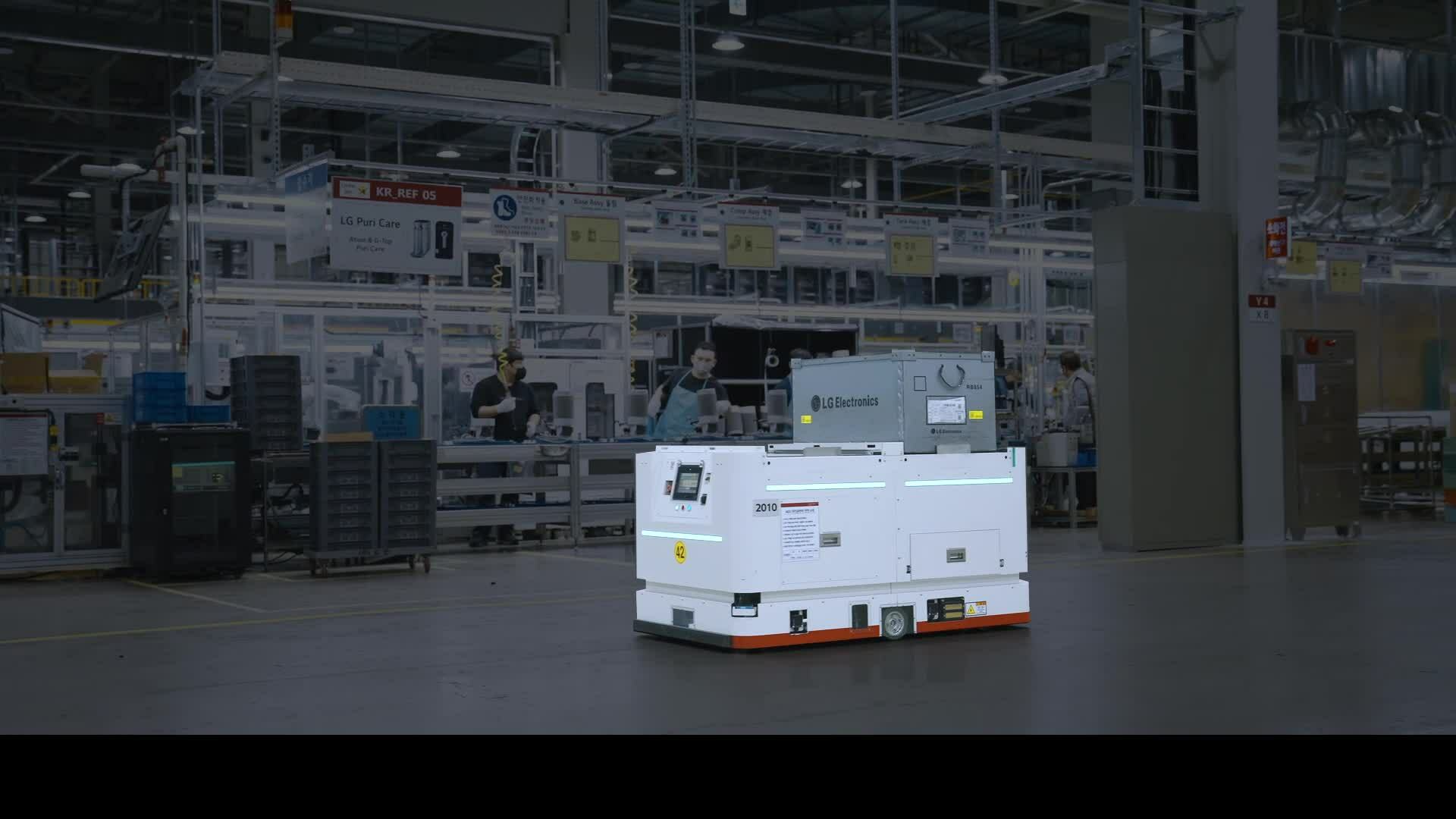 Cách LG ứng dụng 5G và robot trong nhà máy