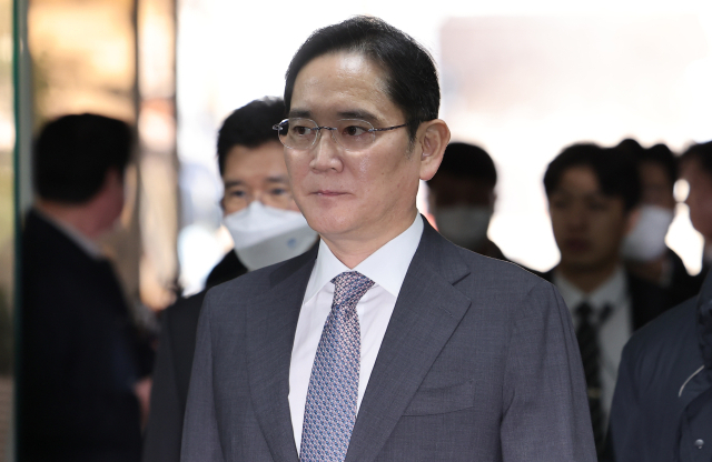 Chủ tịch Samsung Lee Jae-yong tại Tòa án cấp cao Seoul ở Seocho-gu vào chiều ngày 25/11. Ảnh: Yonhap News