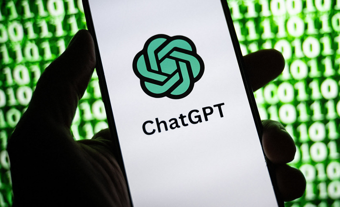 Logo ChatGPT hiển thị trên màn hình điện thoại. Ảnh: AFP