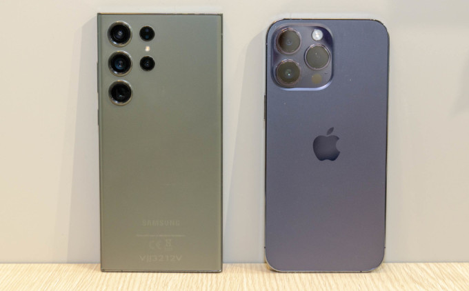 Galaxy S23 Ultra và iPhone 14 Pro Max. Ảnh:Huy Đức