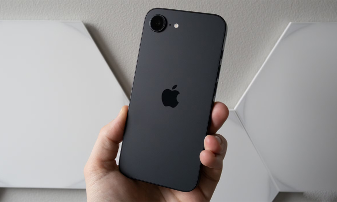 iPhone 16e. Ảnh: Pocket-lint