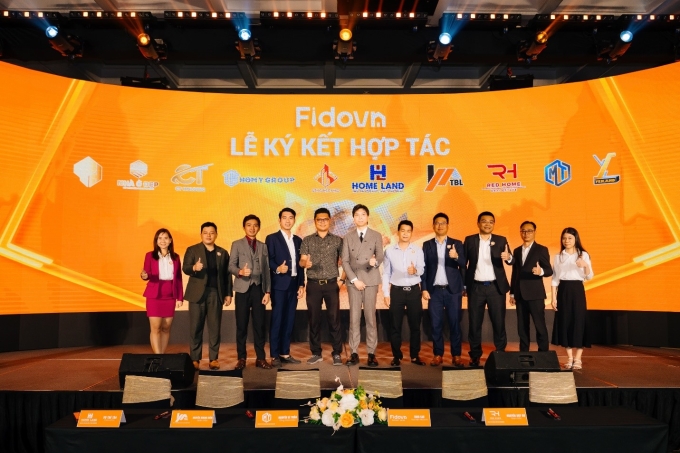 Lễ ký kết hợp tác của Fidovn với các doanh nghiệp môi giới bất động sản Ảnh: Fidovn