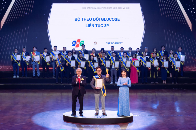 Đại diện FPT nhận vinh danh cho sản phẩm 3P.