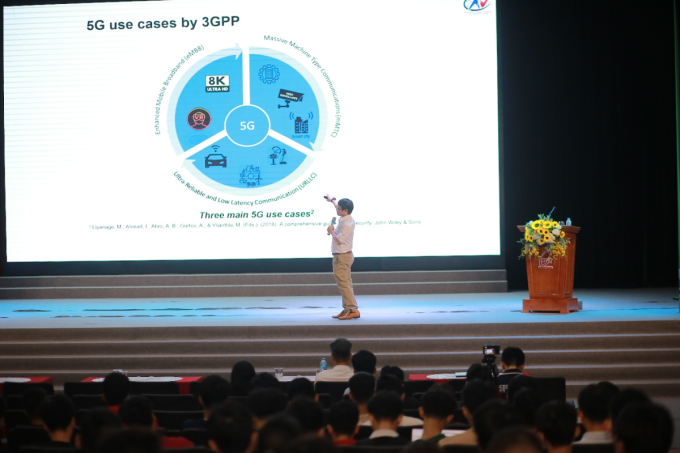 Phó Giáo Sư Diep N. Nguyen (Đại học Công Nghệ Sydney, UTS) cùng chuyên gia của Nokia tại chương trình Ảnh: Học viện công nghệ Bưu chính Viễn thông