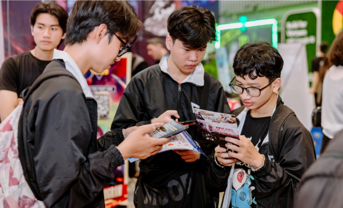 Game thủ trải nghiệm sớm Vong Xuyên Phong Hoa Lục tại Vietnam Gameverse 2025. Ảnh: VNGGames
