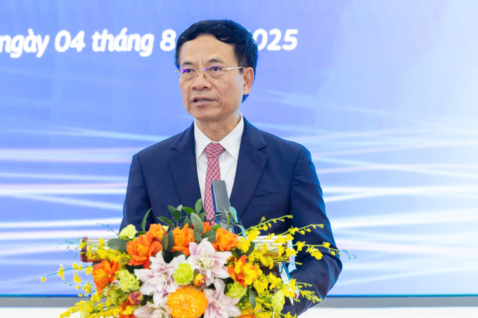 Bộ trưởng Nguyễn Mạnh Hùng tại sự kiện khai trương tuyến cáp quang đất VSTN, chiều 4/8. Ảnh: Minh Sơn