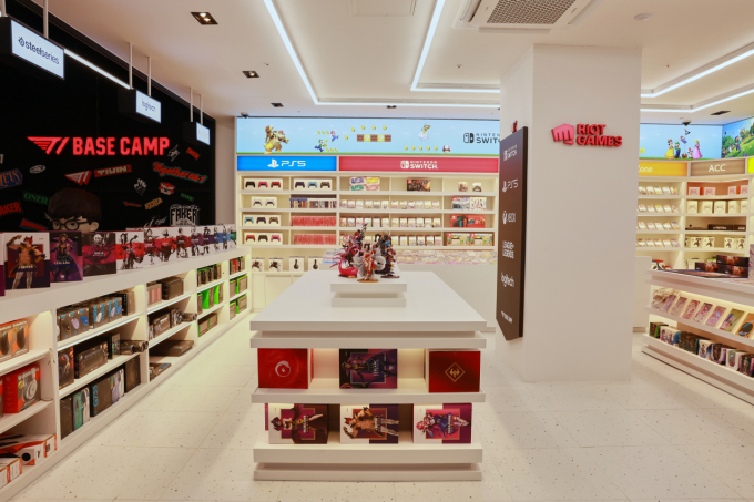 Cửa hàng merchandise bên trong T1 Base Camp (Seoul), nơi Đan Tâm xếp hàng chờ mua vật phẩm của T1. Ảnh: T1