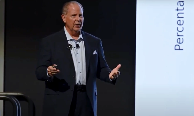 Eric Vaughan phát biểu tại Hội nghị Thượng đỉnh CEO tại Atlanta, Mỹ, tháng 5/2025. Ảnh: IgniteTech