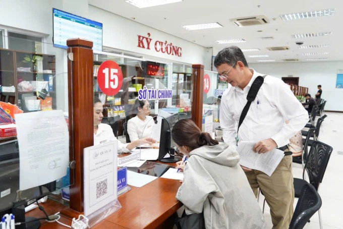 Đoàn công tác làm việc và khảo sát Trung tâm phục vụ hành chính công phường Thanh Khê, Đà Nẵng. Ảnh: Bộ KH&CN