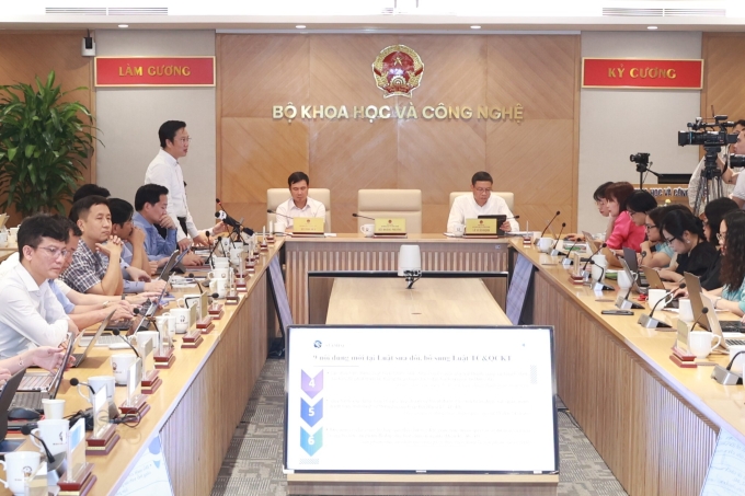 Họp báo thông tin về 5 luật trong lĩnh vực khoa học công nghệ, đổi mới sáng tạo và chuyển đổi số, chiều 7//7. Ảnh: Chí Hiếu