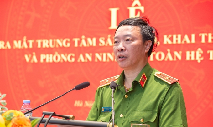 Thiếu tướng Nguyễn Ngọc Cương, Giám đốc Trung tâm Dữ liệu quốc gia, tại lễ ra mắt Trung tâm sáng tạo, khai thác dữ liệu và Phòng An ninh, an toàn hệ thống. Ảnh: Minh Sơn