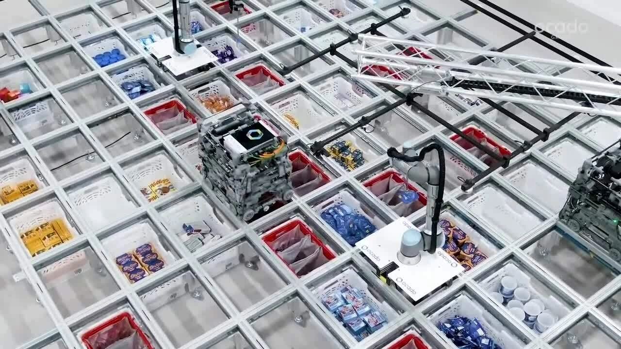 Kho hàng vắng tiếng trò chuyện nhờ tự động hóa