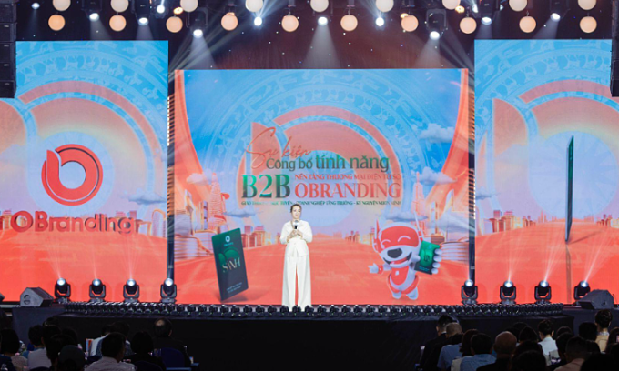 Bà Maria Phan, Chủ tịch Tập đoàn Openlive, nhà sáng lập nền tảng thương mại điện tử OBranding tại sự kiện. Ảnh: OBranding