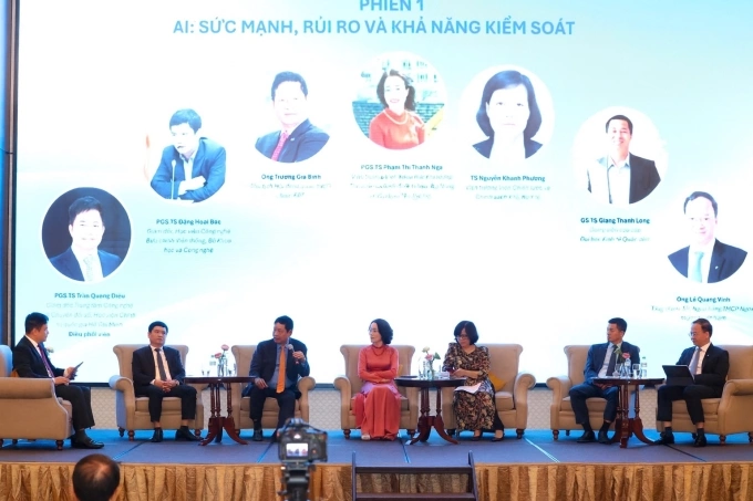 Chủ tịch FPT Trương Gia Bình chia sẻ kiến nghị về chính sách phát triển AI. Ảnh: Nguyễn Quyết