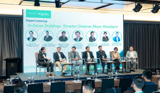 Các chuyên gia bàn luận về chủ đề tòa nhà thông minh tại sự kiện Innovation Day 2025. Ảnh: Schneider Electric