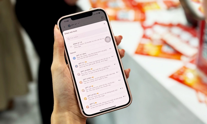 Giao diện ứng dụng OneAI cho phép người dùng chọn giữa nhiều mô hình AI khác nhau. Ảnh: Lưu Quý