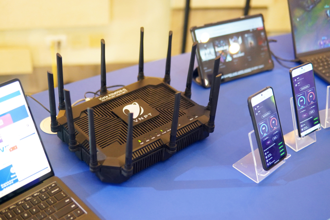 Thiết bị Wi-Fi 7 sử dụng công nghệ XGSPON do VNPT sản xuất, được giới thiệu tháng 10/2024. Ảnh: Lưu Quý
