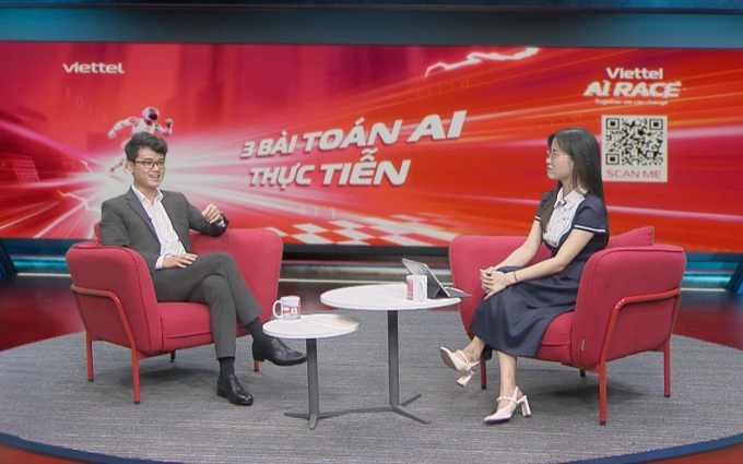 Hồ Xuân Hùng, Trưởng phòng Trí tuệ nhân tạo của Viettel Networks, giới thiệu bài toán Xử lý văn bản kỹ thuật. Ảnh: Viettel