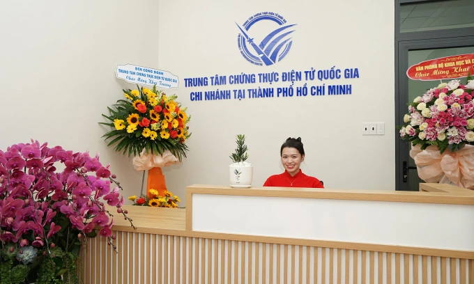 Bên trong chi nhánh Trung tâm Chứng thực điện tử quốc gia tại TP HCM. Ảnh: Bảo Lâm