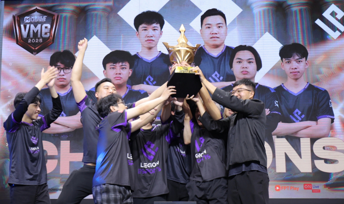 Legions Esports nâng cúp vô địch tại VMC Spring 2025. Ảnh: Quỳnh Trần