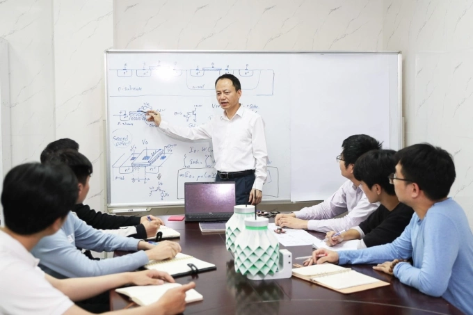 Một lớp học về vi mach bán dẫn tại Viện CNTT, Đại học Quốc gia Hà Nội. Ảnh: Viện CNTT