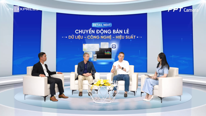 Các chuyên gia chia sẻ tại buổi tọa đàm phát sóng tối ngày 1/10. Ảnh: Văn Hà