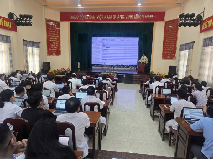 Viettel còn đồng hành với các y, bác sĩ giải đáp thắc mắc và hỗ trợ trong quá trình triển khai bệnh án điện tử, hướng tới chuyển đổi số mạnh mẽ trong các cơ sở y tế. Ảnh: Nguyễn Long