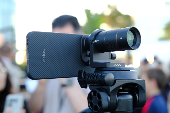 Find X9 Pro với ống kính tele gắn rời. Ảnh: Tuấn Hưng