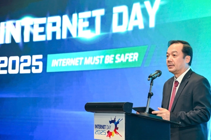 Thứ trưởng Khoa học và Công nghệ Phạm Đức Long chia sẻ tại Internet Day 2025, sáng 17/12. Ảnh: Minh Sơn