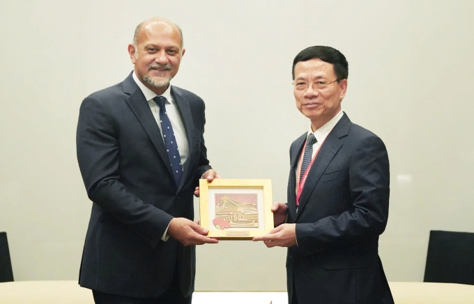 Bộ trưởng Khoa học và Công nghệ Nguyễn Mạnh Hùng tại buổi làm việc song phương với Bộ trưởng Kỹ thuật số Malaysia, ông Gobind Singh Deo. Ảnh: Lưu Quý